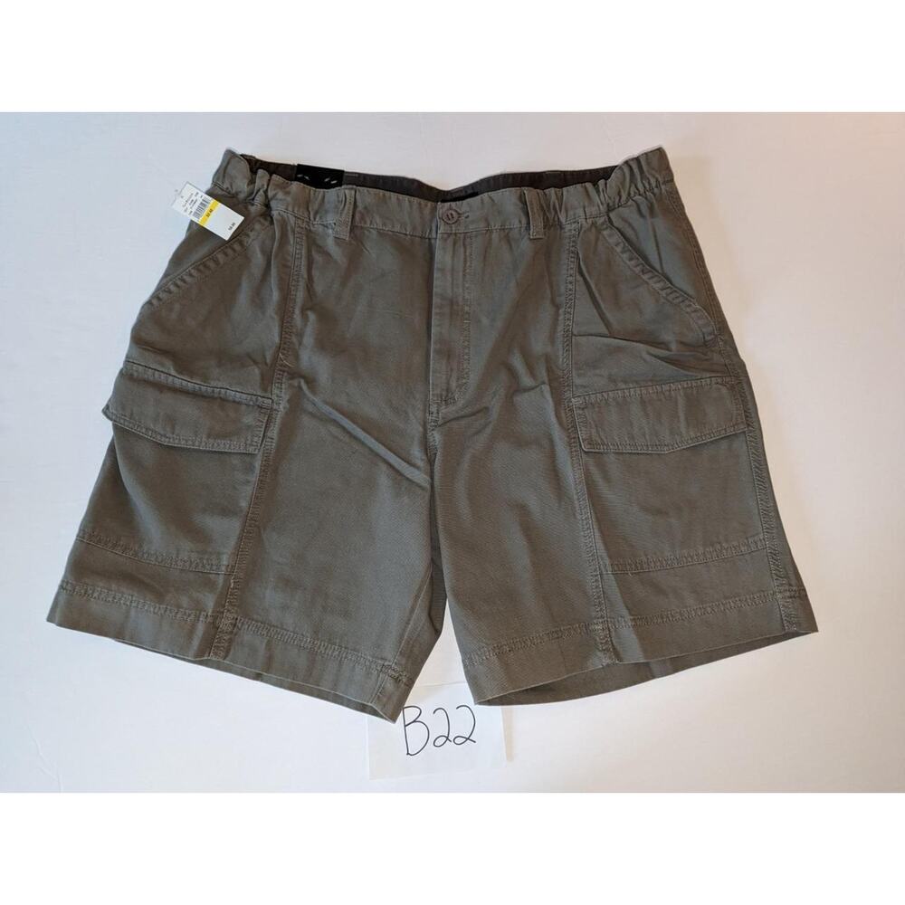 Van Heusen Utility Shorts Size 42 NWT -0623B22